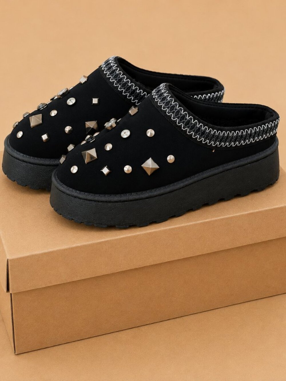 Bruize Black NWOT Studded Platform Clog Mules Faux Fur Lined Size 9